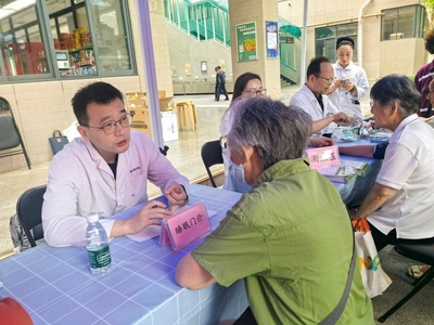 校醫院與南京鼓樓醫院共建義診活動圓滿舉行，共筑校園健康防線